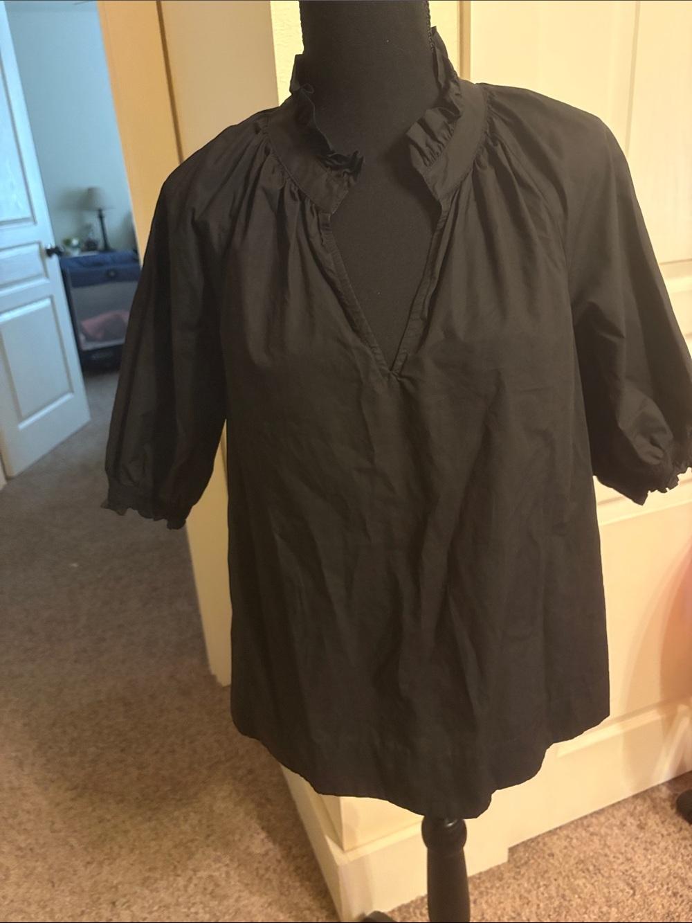 Womens Black Ruffle-Trim V-Neck Poplin Blouse